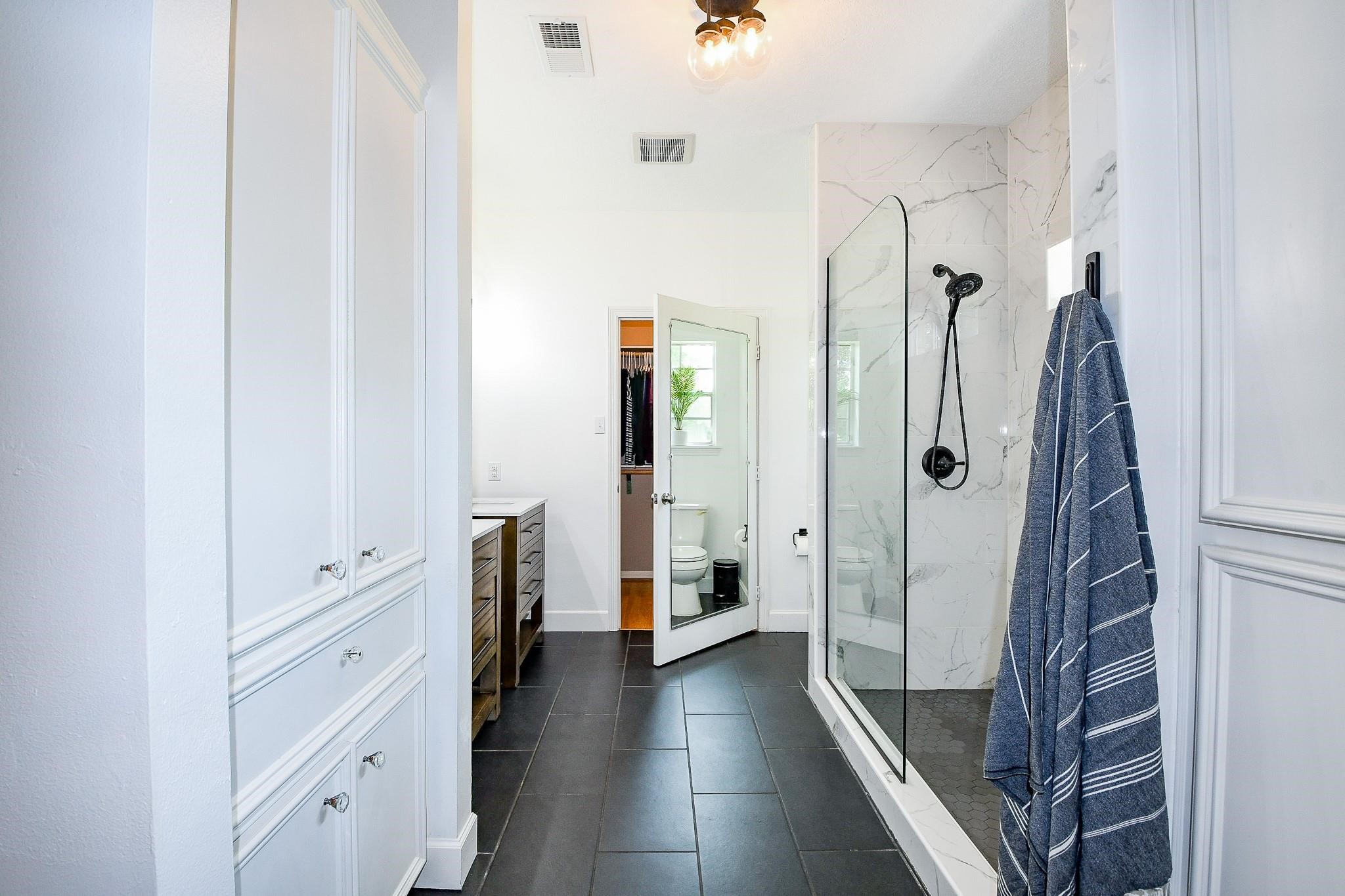 22035 Buescher Road Tomball, TX 77377 - Photo 22 of 43 a view of walk in closet