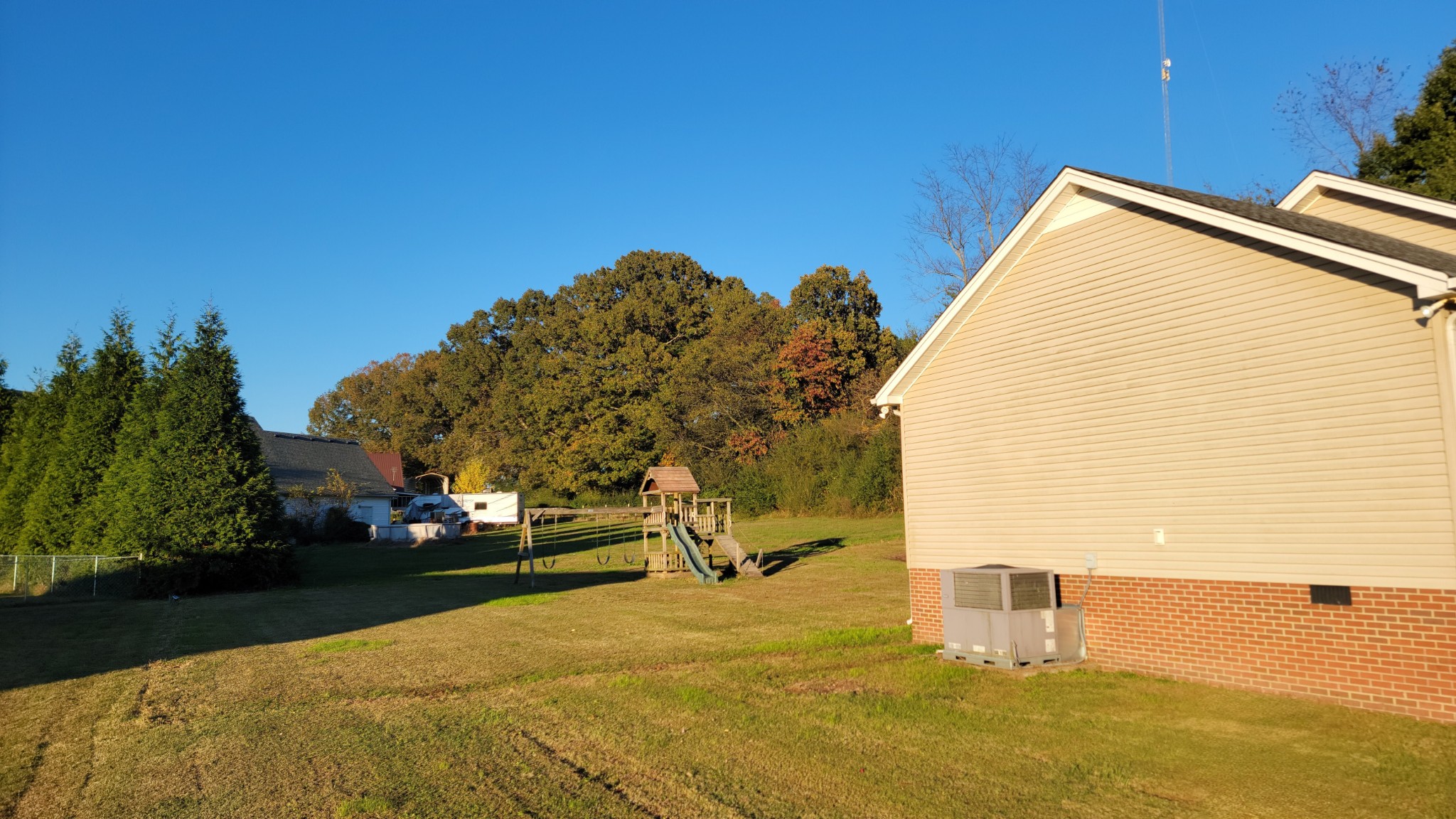 195 Rileys Bend Road Lynchburg, TN 37352 - Photo 2 of 32 a view of the ocean with a house in the background