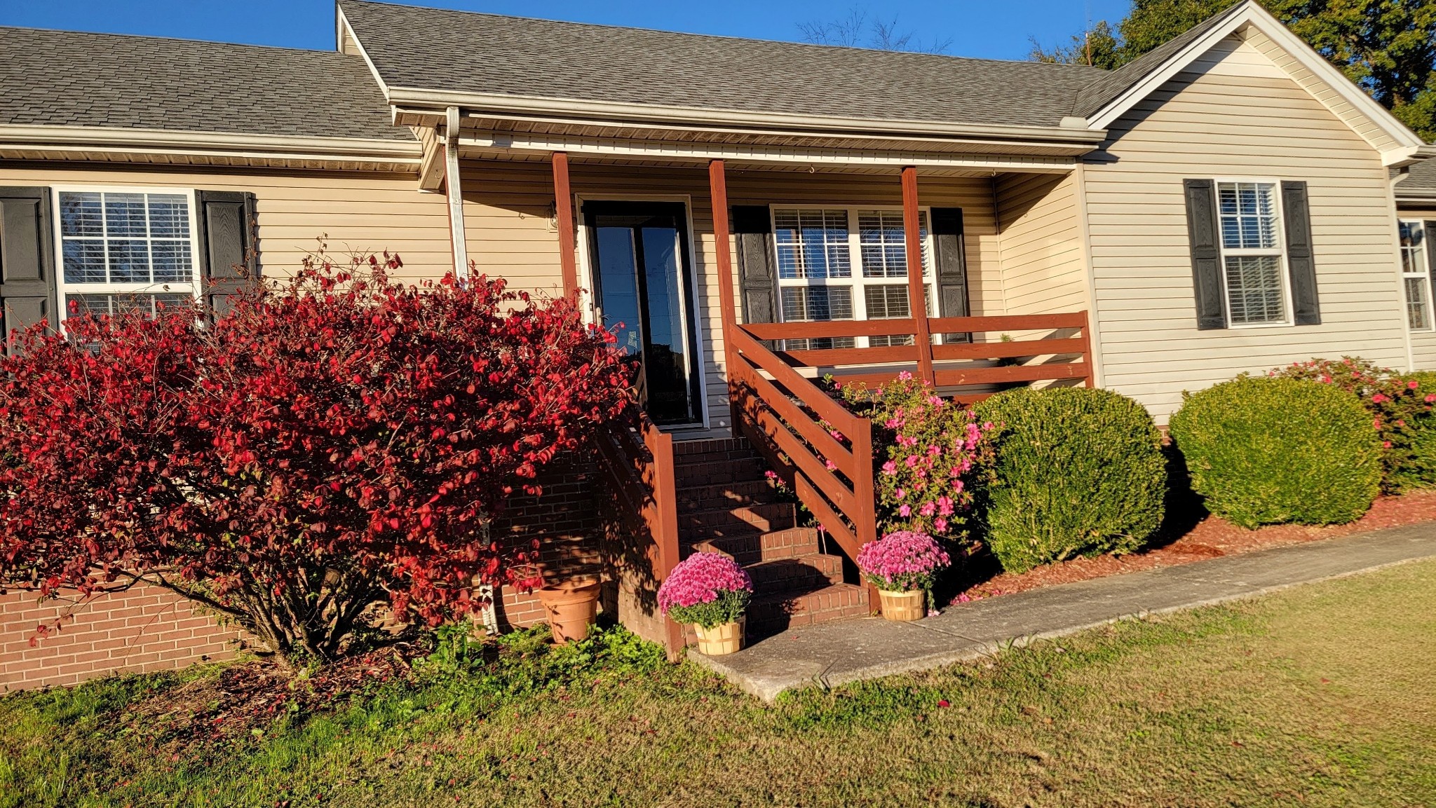 195 Rileys Bend Road Lynchburg, TN 37352 - Photo 3 of 32 front view of a house with a yard