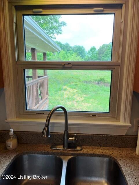 7922 Loretto Road Loretto, KY 40037 - Photo 20 of 35 Double sink, modern fixtures and great view!