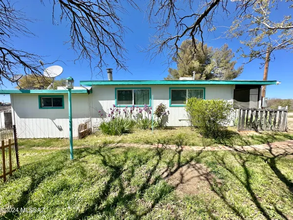 $1,200 | 1490 North John Adams Street, Oracle, AZ 85623