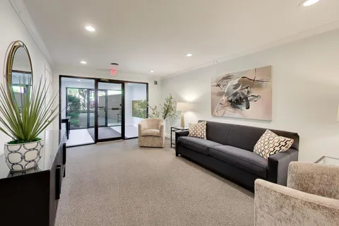 $350,000 | 1695 2nd Street, Unit 507, Highland Park, IL 60035