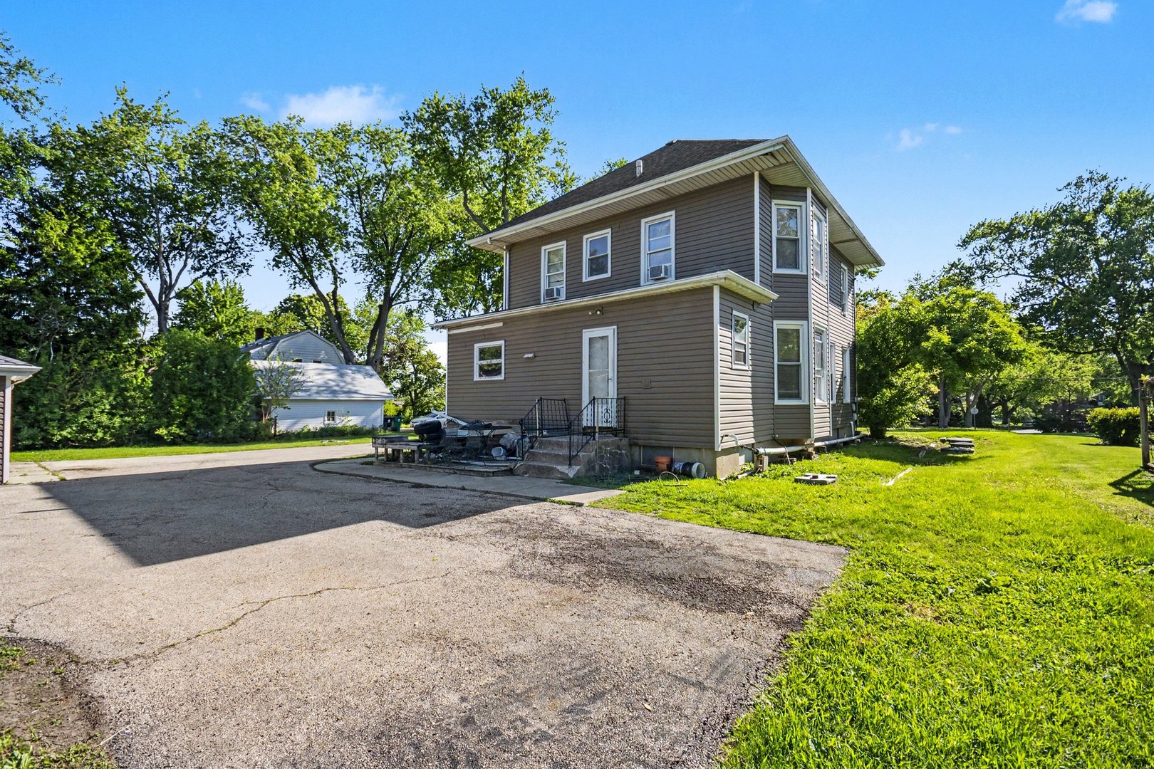 N350 County Farm Road Winfield, IL 60190 - Photo 2 of 15