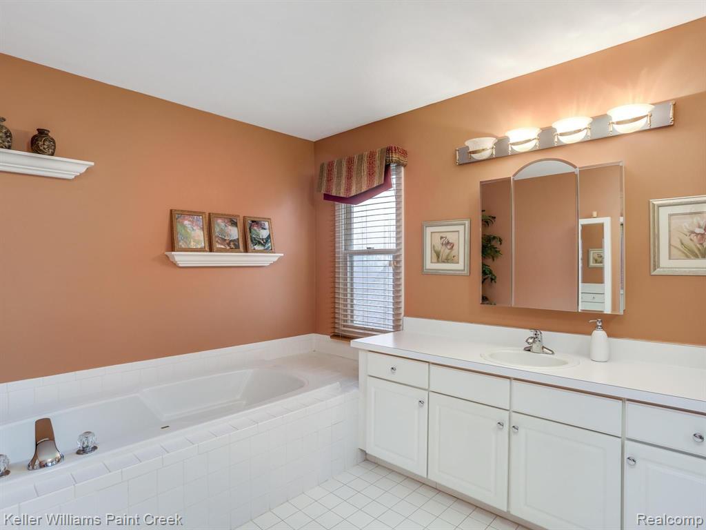 673 Lake Ridge Road Rochester Hills, MI 48307 - Photo 16 of 26