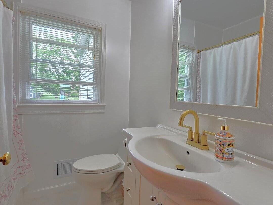 11389 Gold Arbor Road Plymouth, MI 48170 - Photo 20 of 29 Bathroom