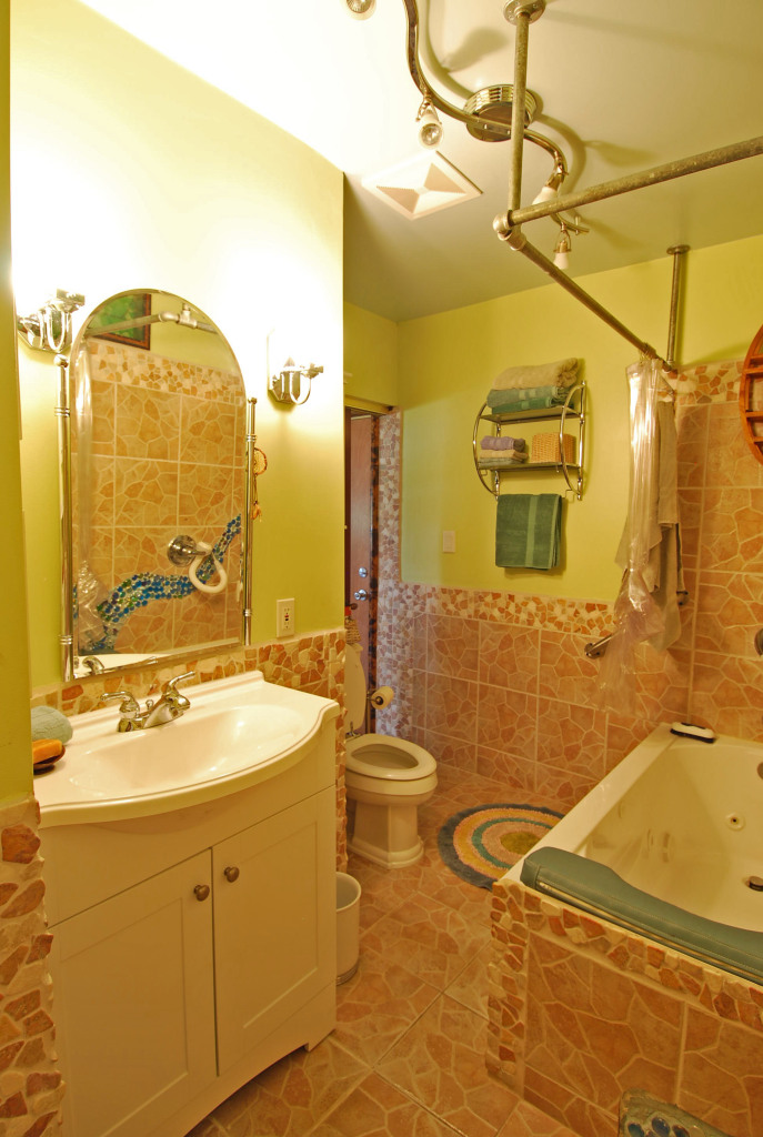64 Snapper Avenue Key Largo, FL 33037 - Photo 14 of 22 BATHROOM
