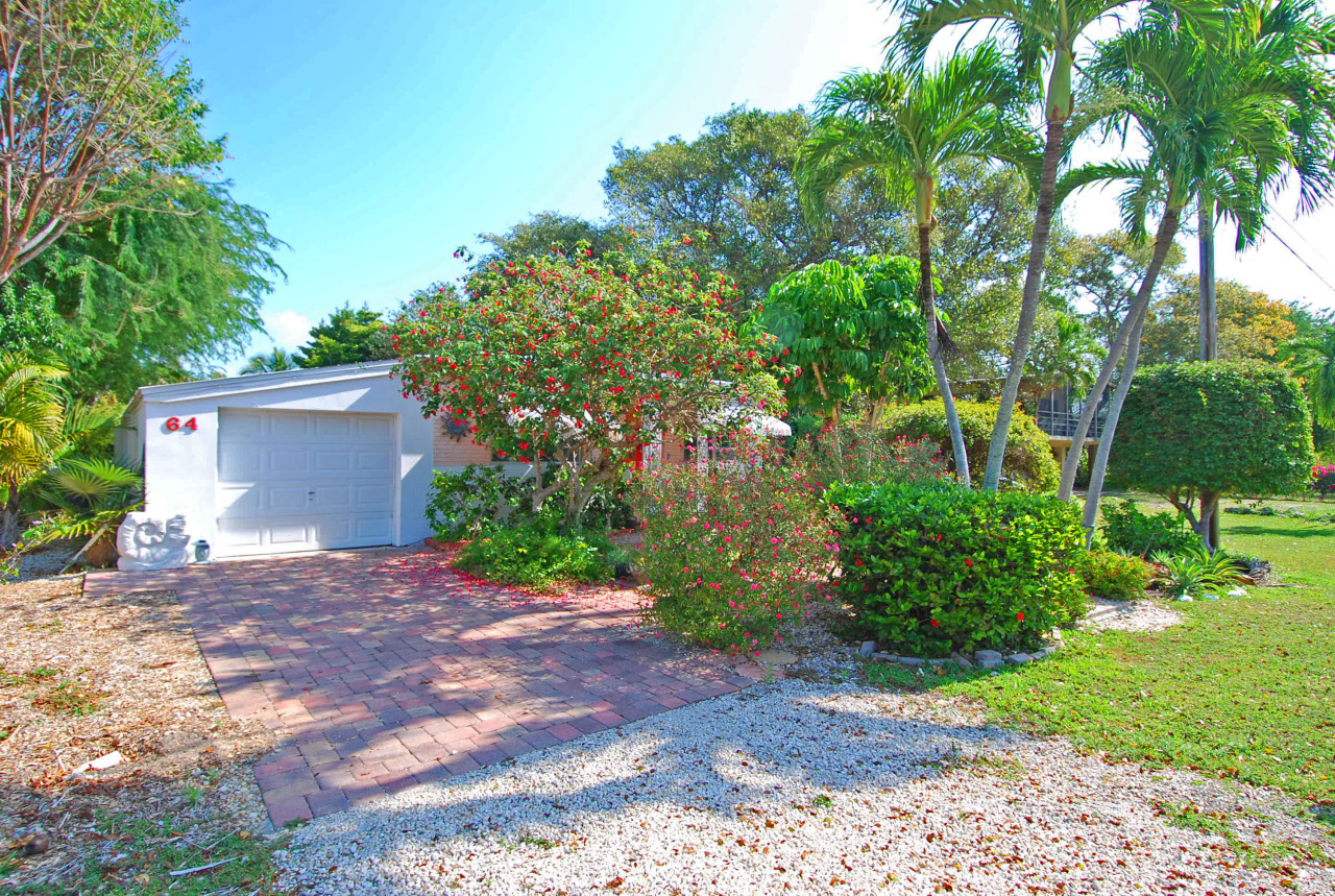 64 Snapper Avenue Key Largo, FL 33037 - Photo 3 of 22 FRONT SHOWING GARAGE