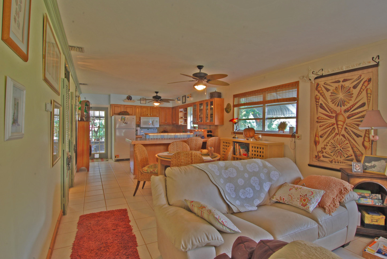 64 Snapper Avenue Key Largo, FL 33037 - Photo 5 of 22 GREATROOM