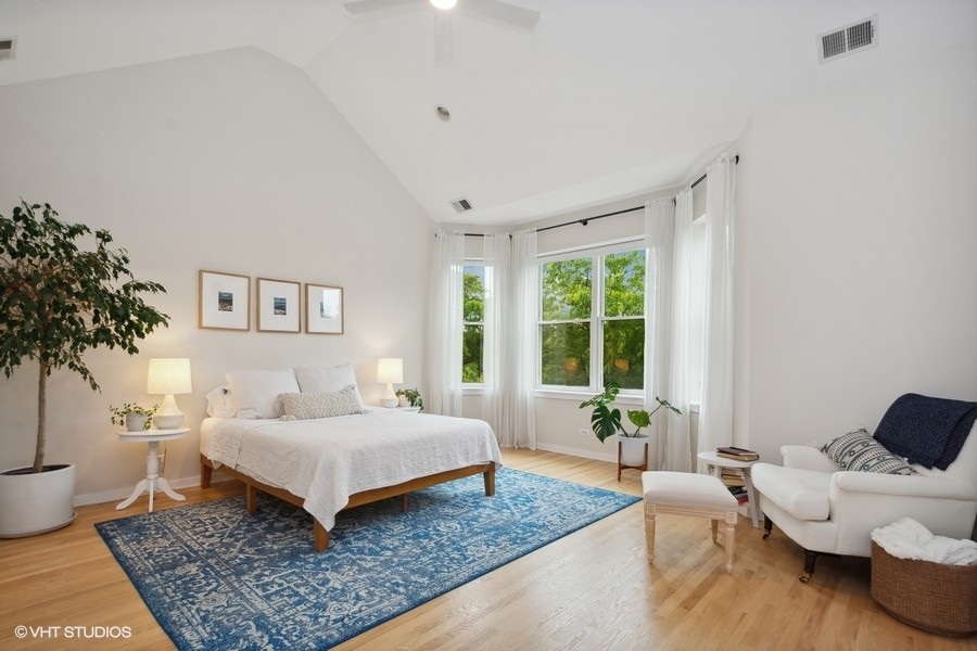 844 East 45th Street Chicago, IL 60653 - Photo 14 of 26 a living room with furniture and a large window