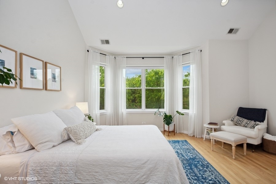 844 East 45th Street Chicago, IL 60653 - Photo 15 of 26 a bedroom with a bed and wooden floor