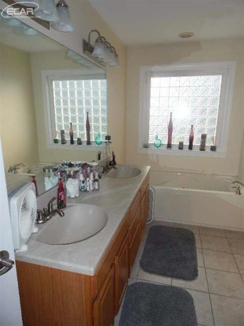5515 Coldwater Road Flint, MI 48504 - Photo 29 of 44 20435865-28.JPG
