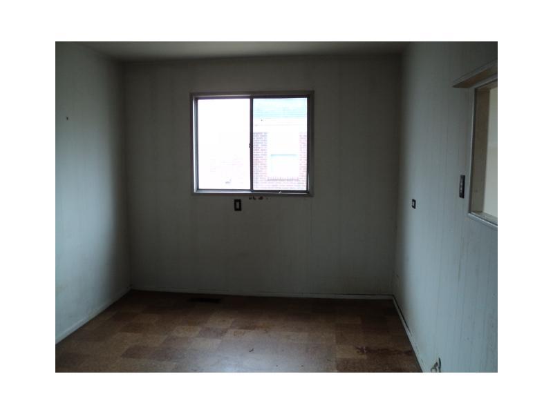 127 Ricks Avenue Greenfield, IN 46140 - Photo 3 of 8 Gallery Image 3