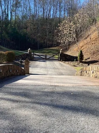 $31,900 | 222 Lakeside Drive, Laurel Springs, NC 28644