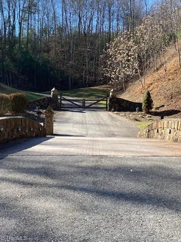 $31,900 | 222 Lakeside Drive, Laurel Springs, NC 28644