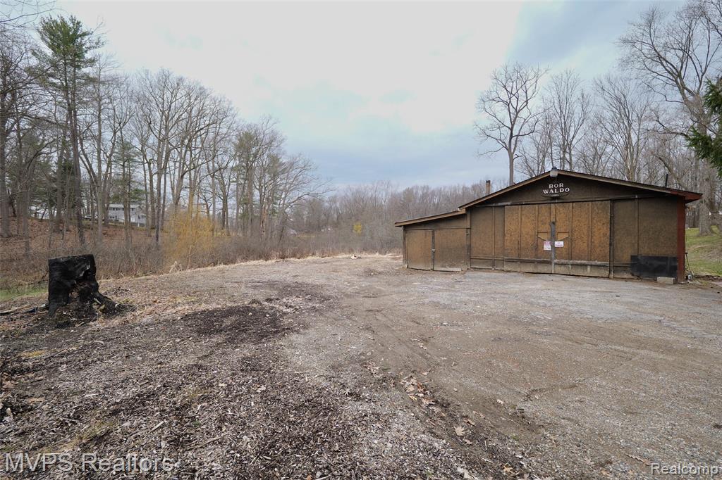 1721 Moffat Road Leonard, MI 48367 - Photo 18 of 38