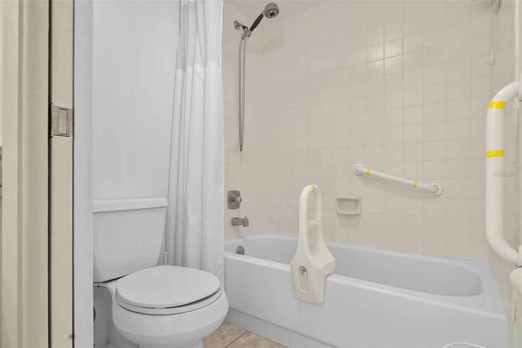 1703 Pelican Cove Road, Unit 356 Sarasota, FL 34231 - Photo 24 of 51 a bath room with a toilet and a bath tub