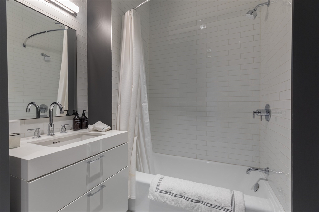 300 Pier 4 Blvd., Unit PHD Boston, MA 02210 - Photo 25 of 33