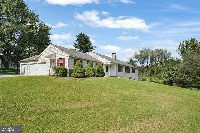 22 Walters Road Glen Mills, PA 19342 - Photo 1 of 36