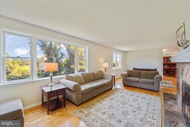 22 Walters Road Glen Mills, PA 19342 - Photo 3 of 36