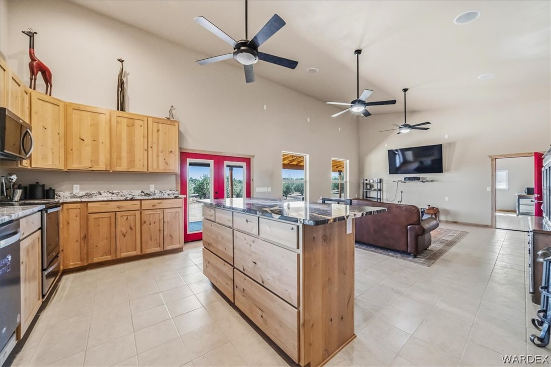 10374 East Happy Trails Road Kingman, AZ 86401 - Photo 20 of 68 a kitchen with a stove cabinets and window