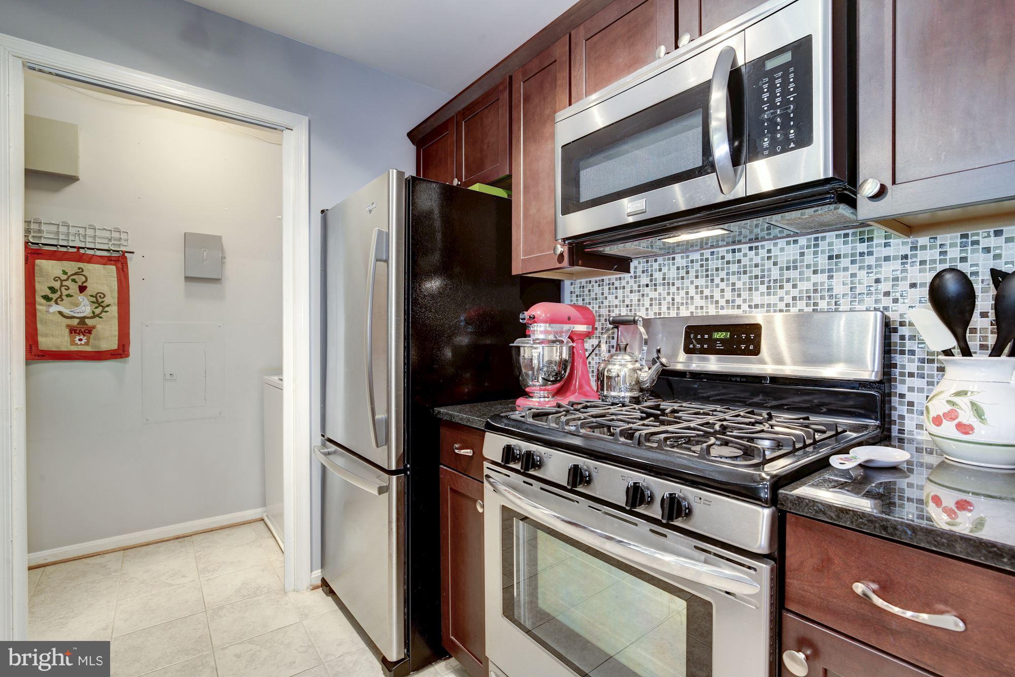 5575 Seminary Road, Unit 308 Falls Church, VA 22041 - Photo 10 of 25 Gas cooking