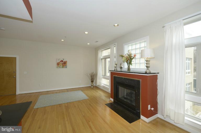 2363 Champlain Street Northwest, Unit 25 Washington, DC 20009 - Photo 7 of 30 Living Room