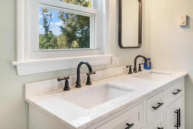 a close view of sink and tap