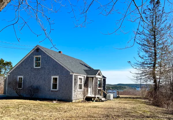 $700,000 | 113 Battle Avenue, Castine, ME 04421