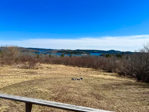 $700,000 | 113 Battle Avenue, Castine, ME 04421