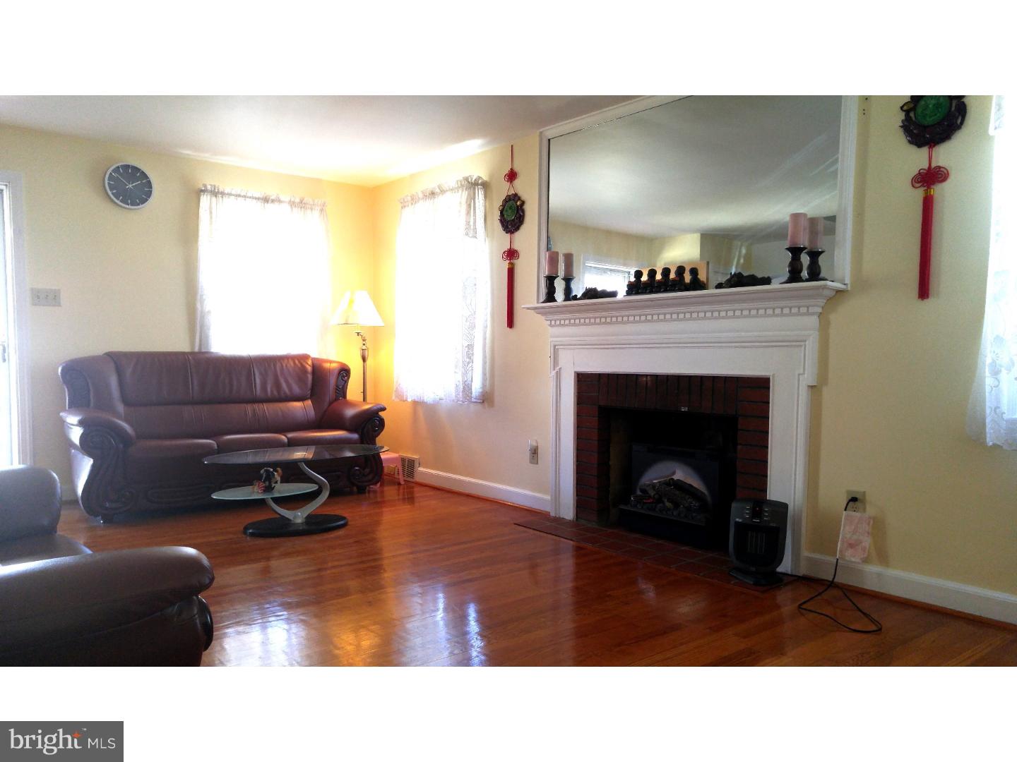 22 Johns Road Cheltenham, PA 19012 - Photo 6 of 21 Living Room