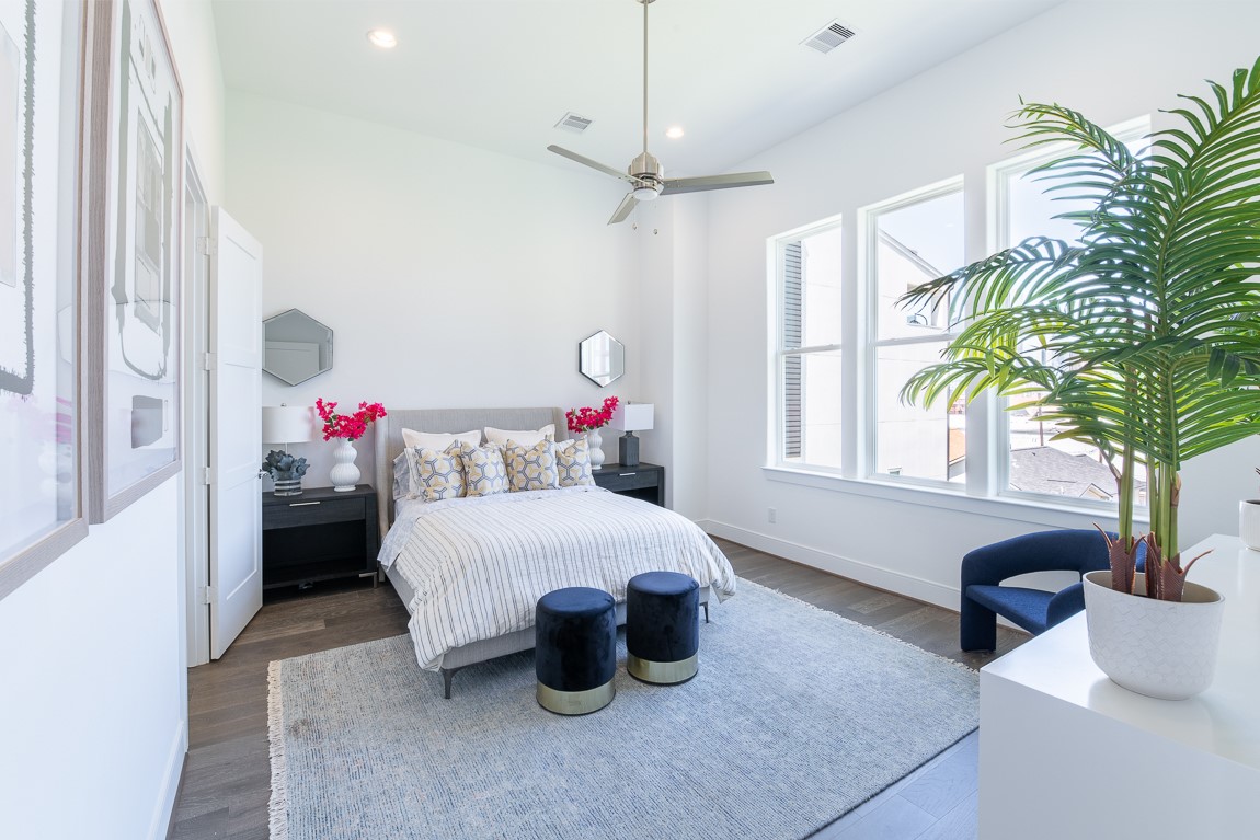 2414 D Canal Street Houston, TX 77003 - Photo 5 of 16 Primary suite with 3 closets! Tall ceilings, beautiful windows and wood flooring.