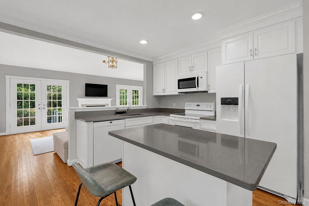 155 Little Fresh Pond Road Southampton, NY 11968 - Photo 4 of 13 Gallery Image 4