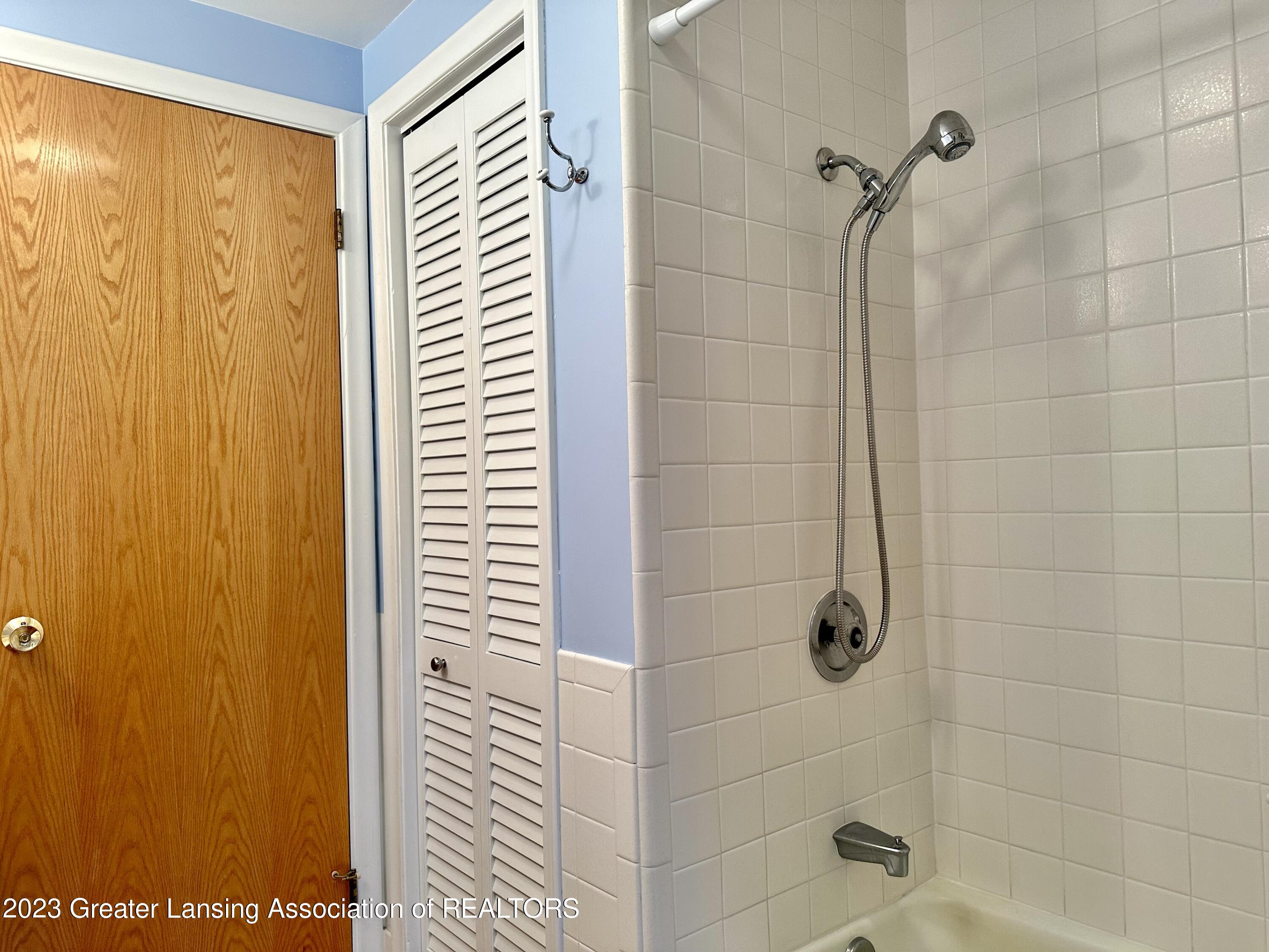 414 North Creyts Road Lansing, MI 48917 - Photo 43 of 80 Bathroom