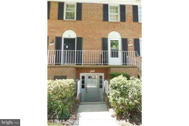 14481 Golden Oak Road Centreville, VA 20121 - Photo 16 of 20 Exterior (Front)