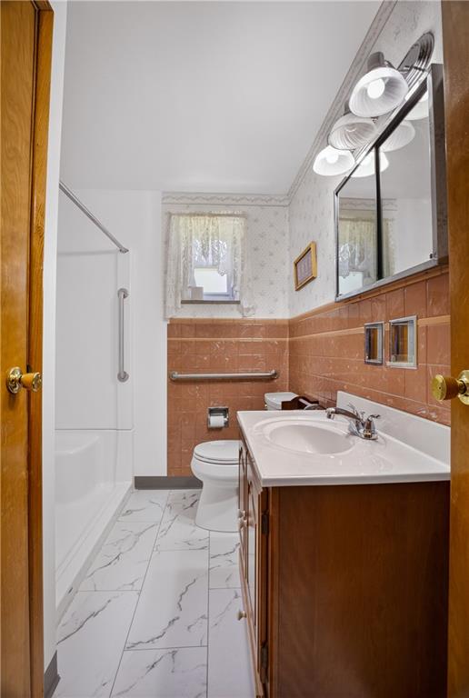 186 William Street McKees Rocks, PA 15136 - Photo 24 of 45 a bathroom with a sink vanity toilet and shower