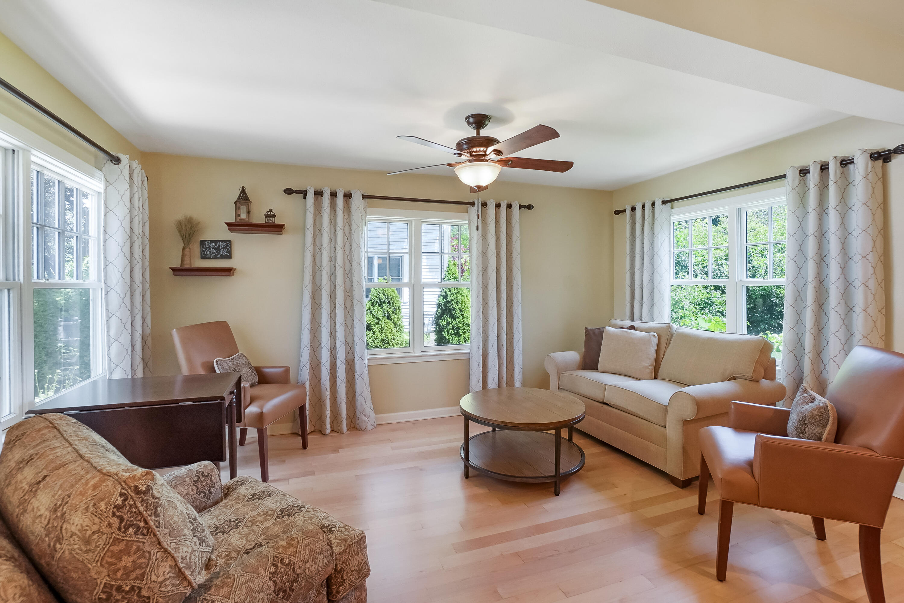12800 Elmwood Road Elm Grove, WI 53122 - Photo 14 of 41 Living Room