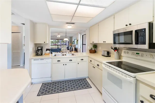 $299,000 | 3009 Taywood Meadows, Unit 14, Sarasota, FL 34235