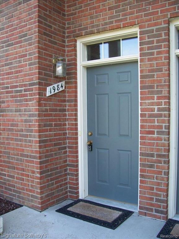 1984 Flagstone Circle Rochester, MI 48307 - Photo 2 of 29