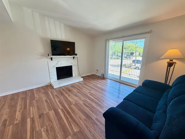 $1,100 | 3300 Pebblebrook Drive, Unit 50, Seabrook, TX 77586