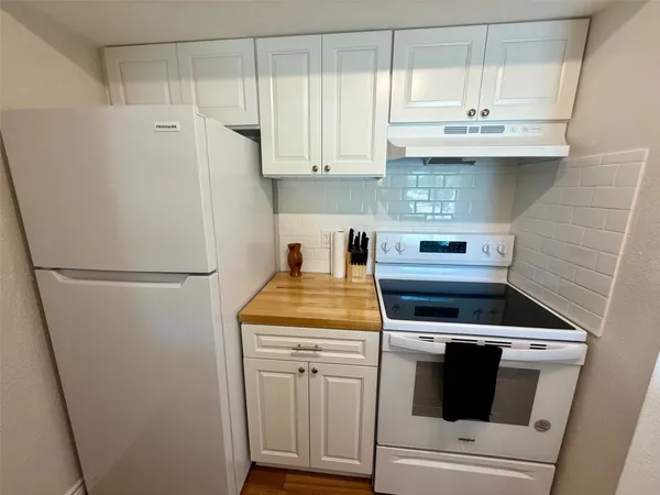 $1,100 | 3300 Pebblebrook Drive, Unit 50, Seabrook, TX 77586