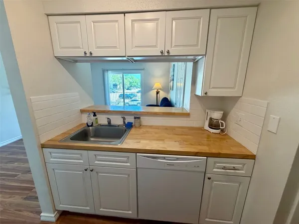 $1,100 | 3300 Pebblebrook Drive, Unit 50, Seabrook, TX 77586