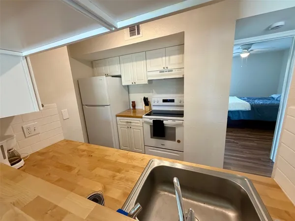 $1,100 | 3300 Pebblebrook Drive, Unit 50, Seabrook, TX 77586