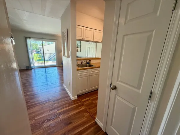 $1,100 | 3300 Pebblebrook Drive, Unit 50, Seabrook, TX 77586