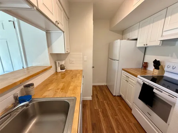 $1,100 | 3300 Pebblebrook Drive, Unit 50, Seabrook, TX 77586