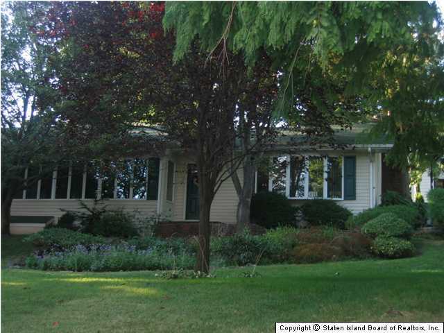 454 Edinboro Road Staten Island, NY 10306 - Photo 1 of 6 Primary Photo