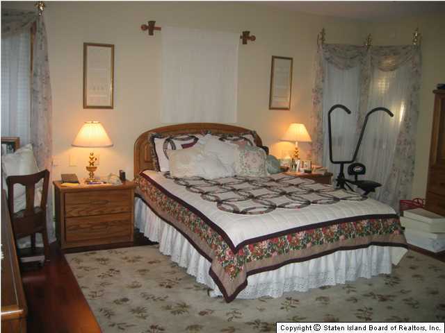454 Edinboro Road Staten Island, NY 10306 - Photo 5 of 6 Additional Photo