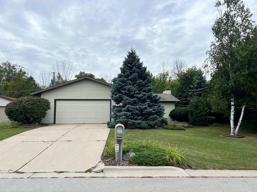 1105 S Ridgeway Avenue Sturgeon Bay, WI 54235 - Photo 2 of 33
