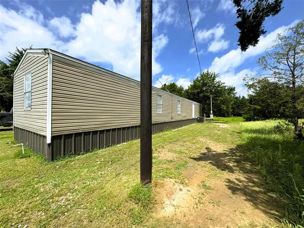 a view of a house with backyard and garden