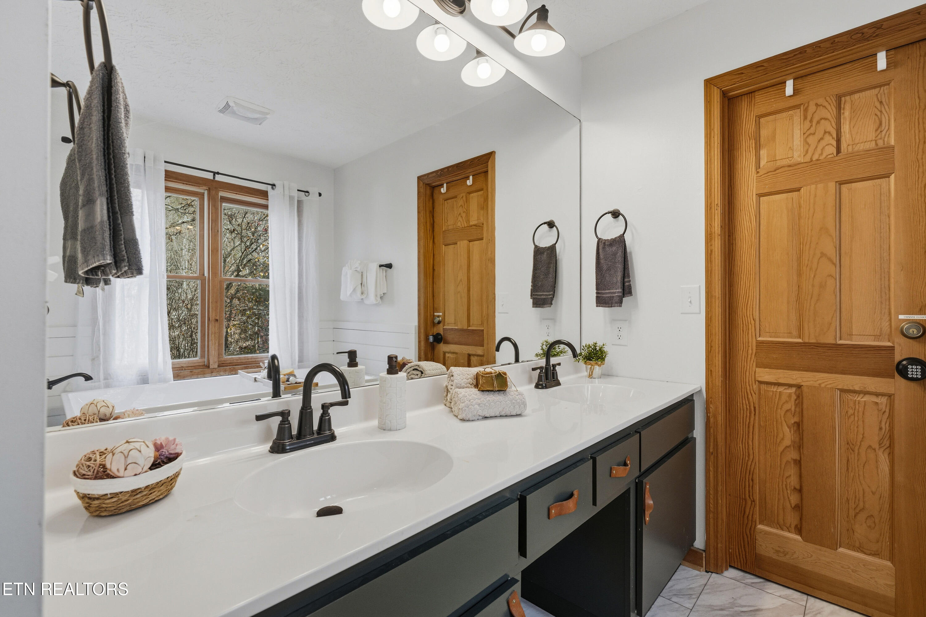 2489 Upper Middle Creek Road Sevierville, TN 37876 - Photo 33 of 57 2489-upper-middle-creek-rd-36