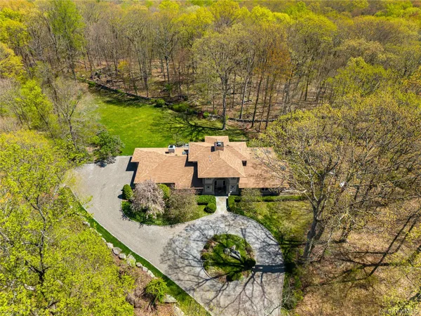 $1,899,000 | 60 Old Aspetong Road, Katonah, NY 10536